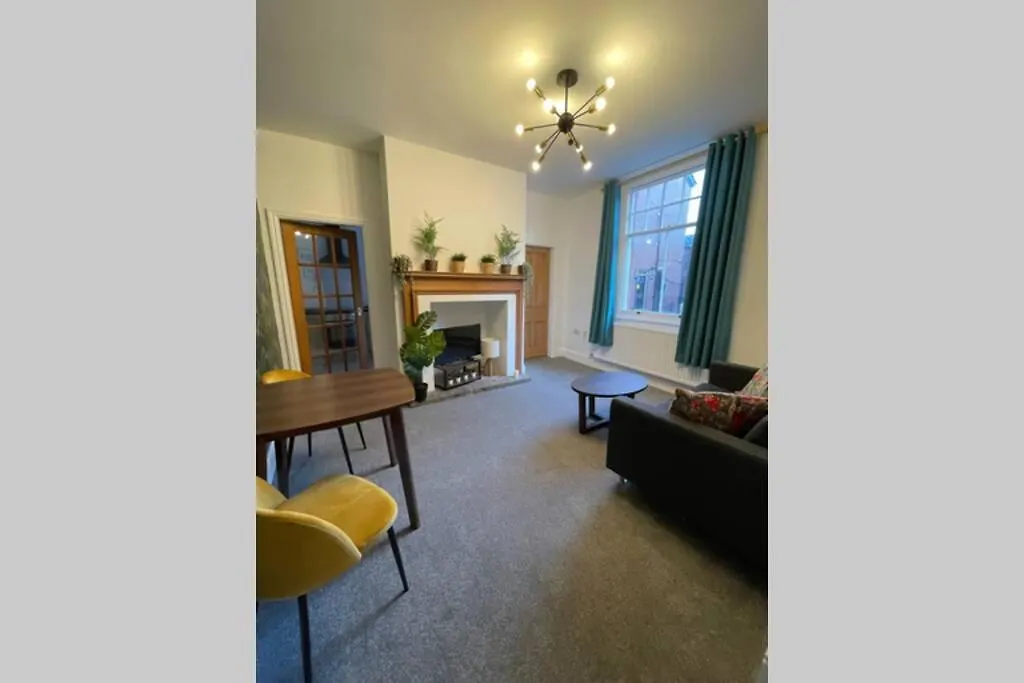 Boutique City Centre Apartment With Parking 切斯特
