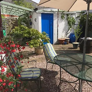 Cheerful 4-bedroom Detached Family Home, Quiet Area Villa Cardiff