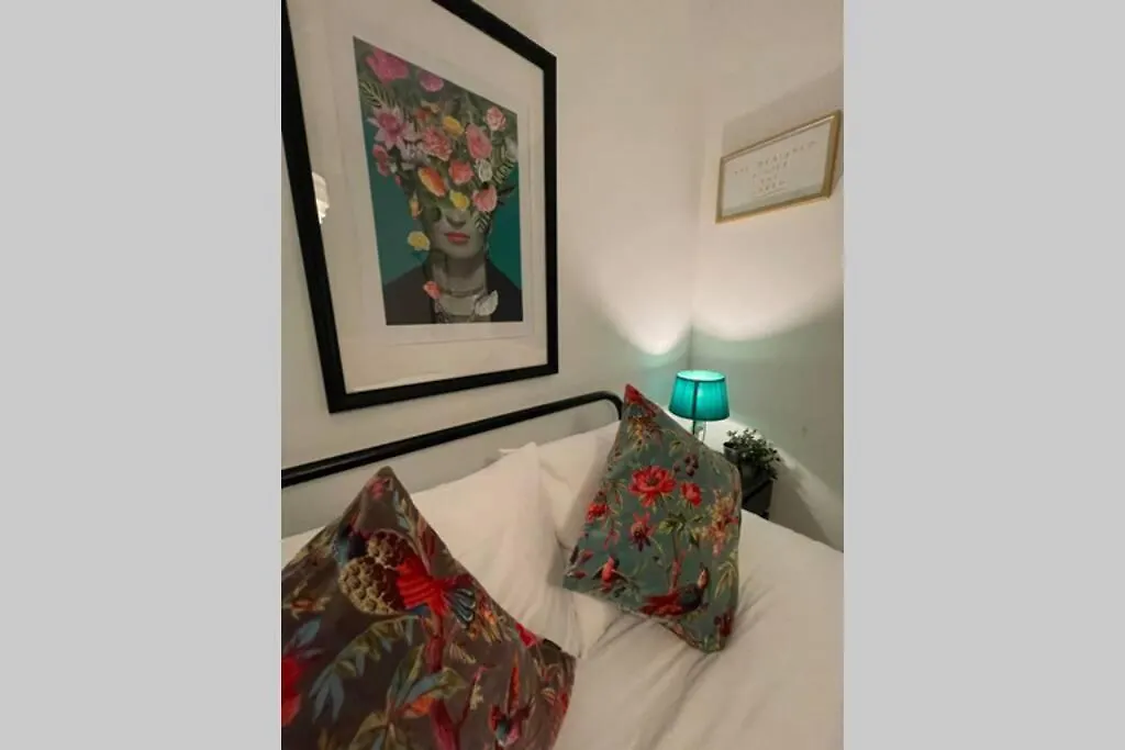 Boutique City Centre Apartment With Parking Chester